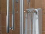 Dusche und Sanitärausstattung